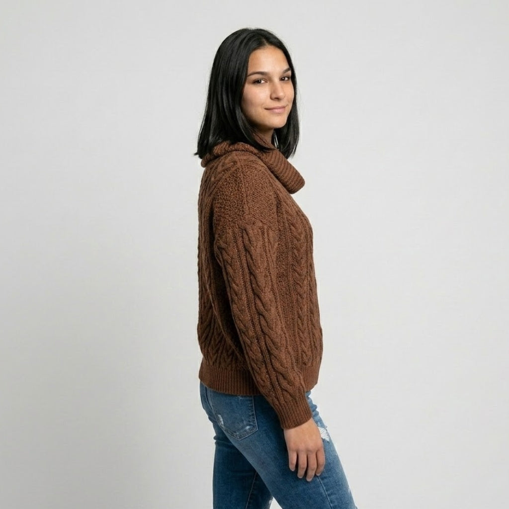 Aneta | Štruktúrovaný pletený sveter zo zmesi akrylu a polyesteru so širokým golierom a vrkočovým vzorom