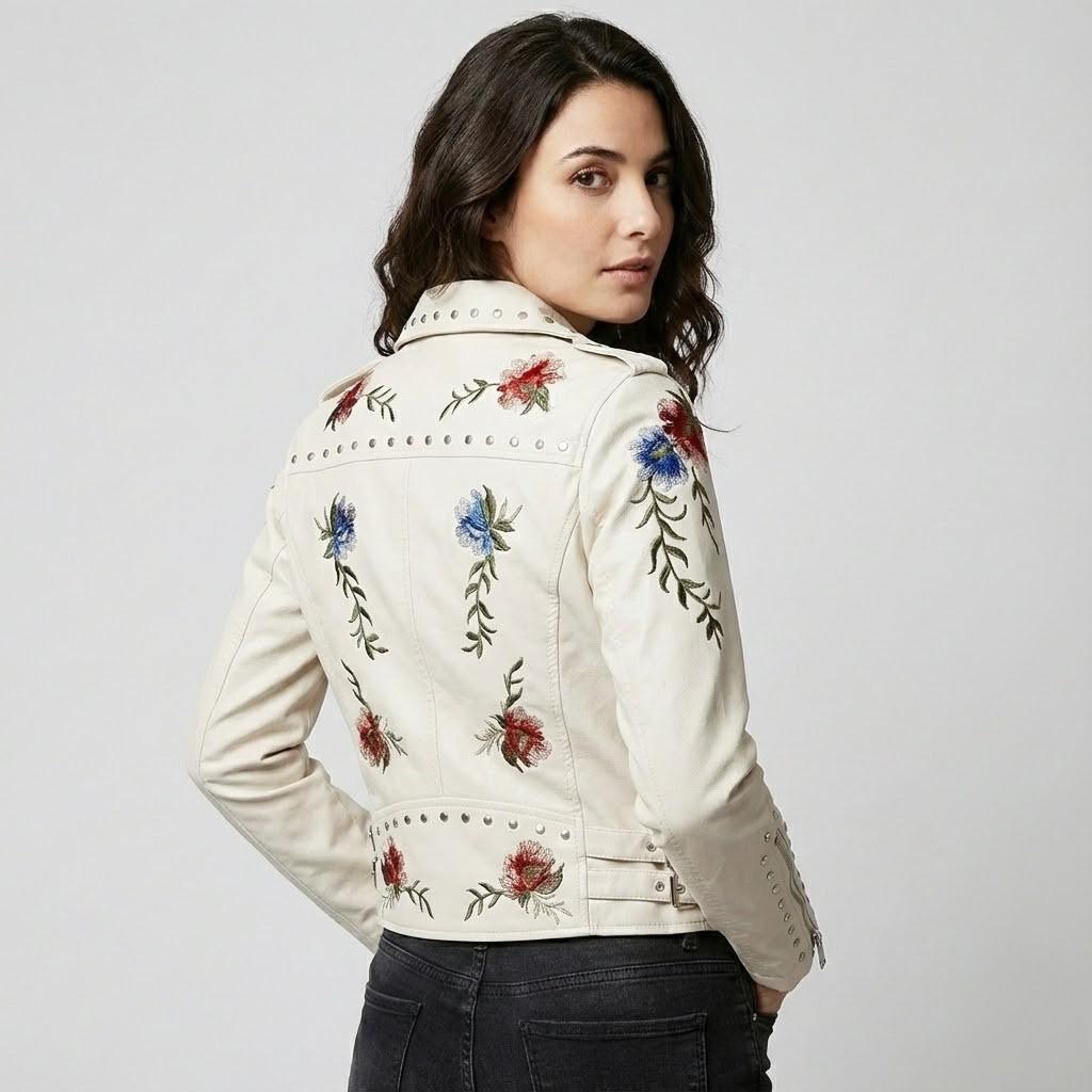 Beáta | Krátka štruktúrovaná bunda s ozdobnou výšivkou