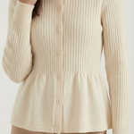 Martina | Pletený kardigán s jemným volánom a zapínaním vpredu
