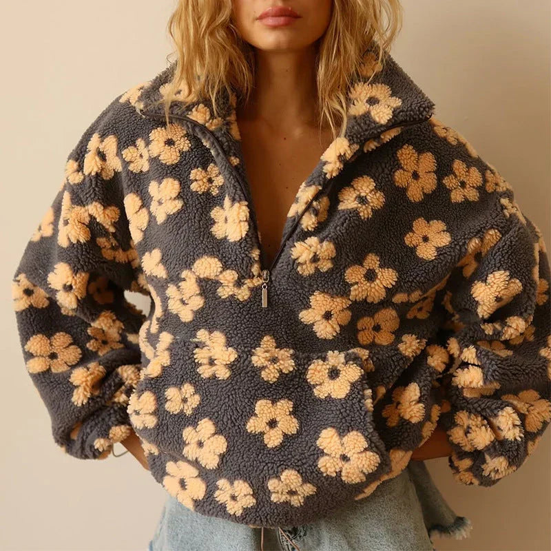 Mária | Oversize huňatý sveter s plastickými kvetmi