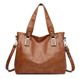 Tamara | Hladká crossbody kabelka s priestranným tvarom
